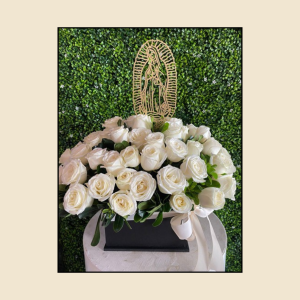 Base con 50 Rosas en Forma de Topiario