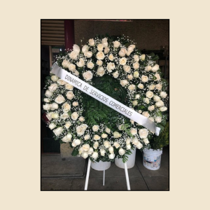 Corona con 100 Rosas Blancas